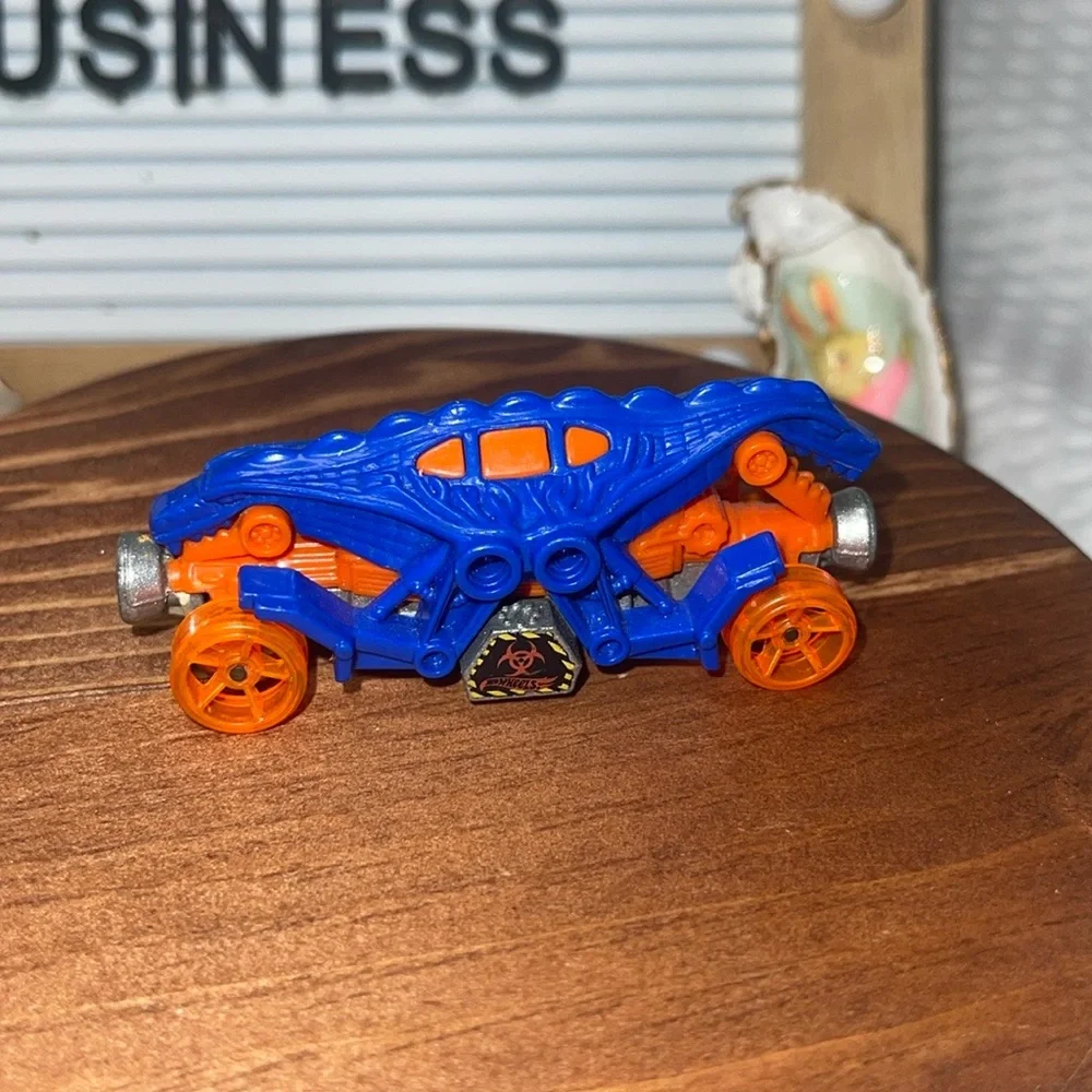 Vintage 1985 - Hot Wheels Cars- DOUBLE DEMON Blue and Orange.